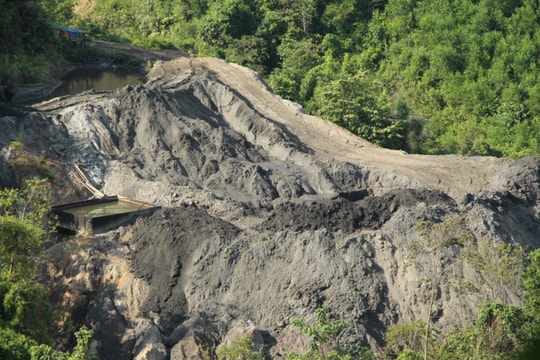Nghệ An: “Bom bẩn” vẫn treo trên núi sau 2 năm thảm họa vỡ đập chứa bùn thải 