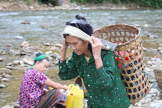 Bể dự trữ bỏ hoang, dân ra khe suối lấy nước sinh hoạt