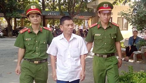 Khách quên rút chìa khóa, nhân viên trông xe mở cốp trộm 93 triệu đồng