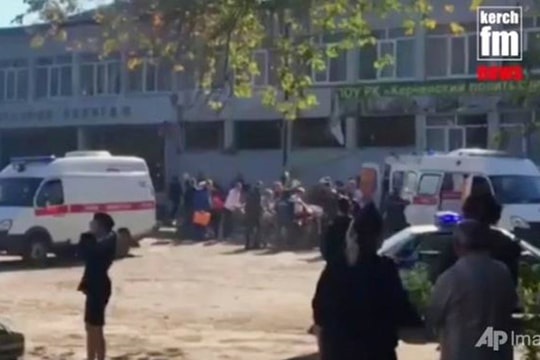 Triều Tiên trao trả công dân Hàn Quốc bị bắt; Đánh bom khủng bố tại trường học Crimea