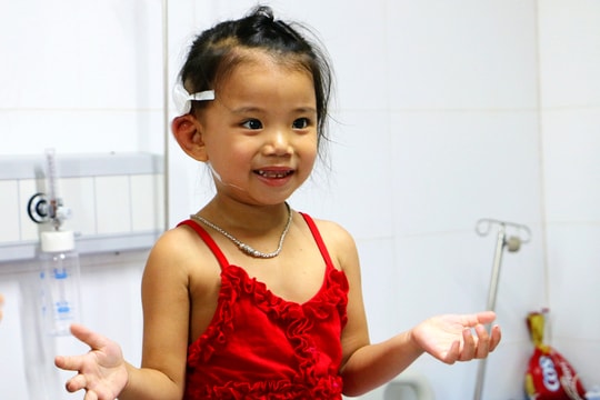 Kỳ diệu cô bé nghe được sau nhiều năm sống trong im lặng