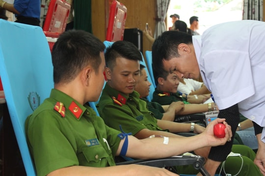 700 người tham gia ngày hội hiến máu ở Quỳ Châu