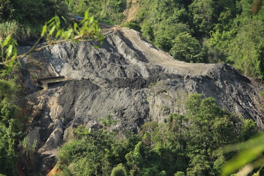 UBND tỉnh chỉ đạo xử lý thông tin “bom bẩn” vẫn treo trên núi Lan Toong