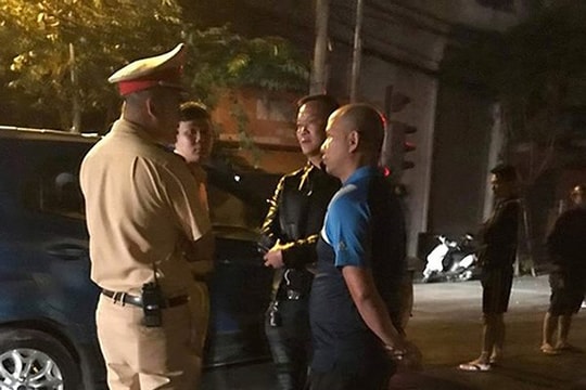 Xe cựu thủ môn SLNA và xe diễn viên “Người phán xử ” đâm nhau, 1 chiếc nát đầu 