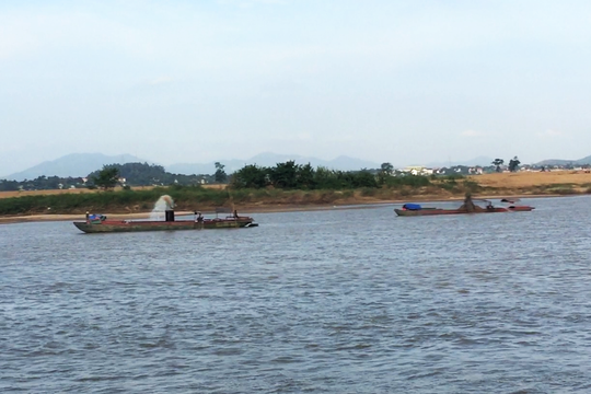 Người dân phản ánh tái diễn nạn “cát tặc” trên sông Lam