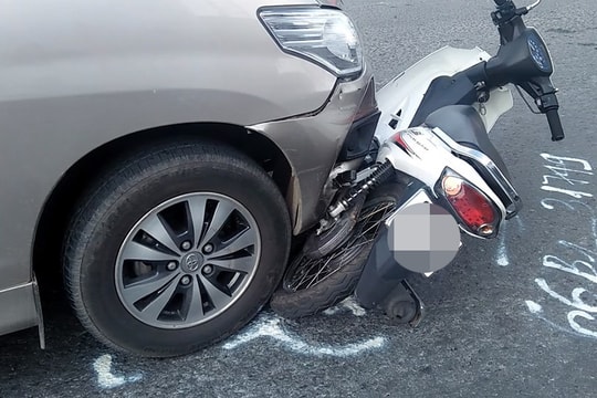 Cô giáo mầm non tử vong sau khi va chạm với xe ô tô hiệu trưởng 