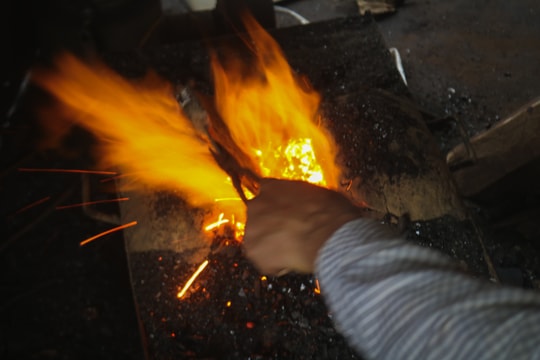 Sáng lửa nghề rèn xứ Phuống