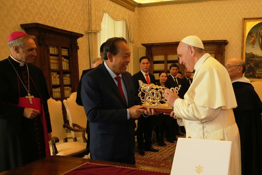 Phó Thủ tướng Trương Hòa Bình hội kiến Giáo hoàng Francis