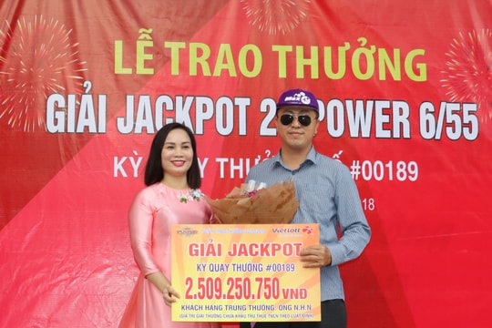 Nghệ An: Trao thưởng khách hàng đầu tiên trúng Jackpot Vietlott