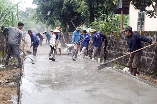 Xóm nhỏ huy động 500 triệu đồng làm đường bê tông 