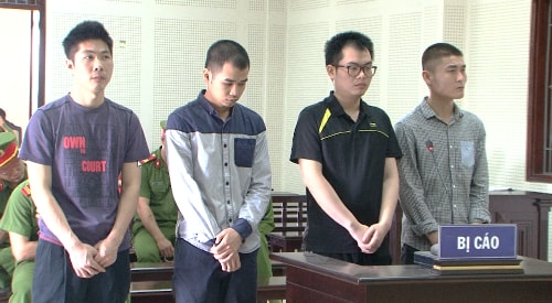 Nhóm người Trung Quốc dùng thẻ ATM giả để trộm tiền