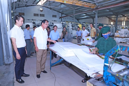 Cần chú trọng trang bị bảo hộ chống tiếng ồn cho công nhân Công ty CP Nhựa bao bì Vinh