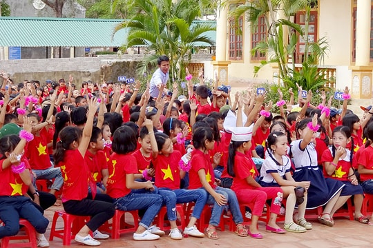 Hàng trăm học sinh hào hứng với hoạt động ngoại khóa chung tay tiết kiệm điện