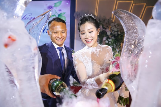 Các ngôi sao bóng đá xứ Nghệ quy tụ trong ngày cưới tuyển thủ Trọng Hoàng