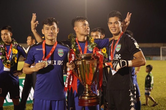 Thủ môn người Nghệ An tiếp tục gắn bó với B. Bình Dương 