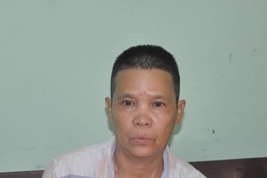 Bắt khẩn cấp nữ nhân viên quán nhậu dùng dao cắt cổ đầu bếp