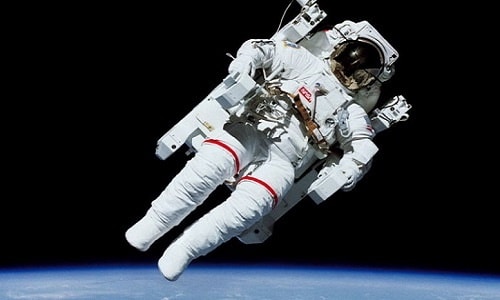 Bộ đồ vũ trụ cứu mạng phi hành gia lúc nguy cấp