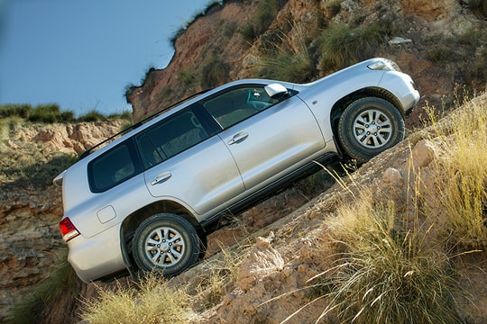 Làm thế nào để đỗ xe ô tô an toàn trên dốc?