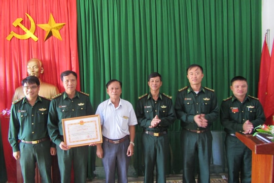 Trao thưởng chuyên án bắt giữ 2 đối tượng, thu 6.800 viên ma túy tổng hợp