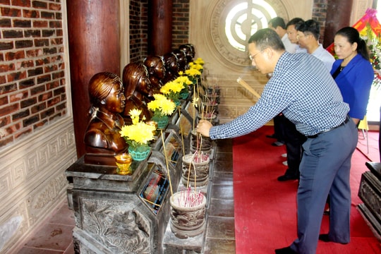 Các địa phương dâng hương tại Khu Di tích lịch sử Quốc gia Truông Bồn