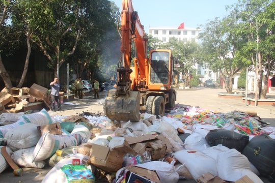 Nghệ An tiêu hủy hàng lậu, hàng giả, hàng kém chất lượng trị giá trên 1 tỷ đồng