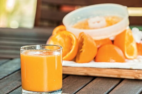 6 sai lầm khiến uống nước cam vốn tốt cho sức khỏe trở thành có hại