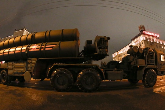 Mỹ cảnh báo Trung Quốc sao chép vũ khí Nga; Tỷ lệ ủng hộ Tổng thống Pháp thấp kỷ lục