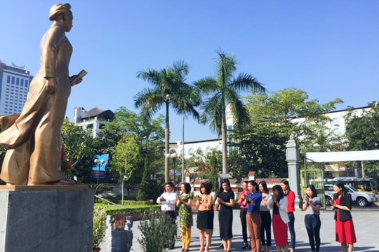 Dâng hoa, dâng  hương kỷ niệm 108 năm ngày sinh đồng chí Nguyễn Thị Minh Khai 