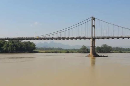 Nghệ An: Huy động tìm kiếm nữ sinh lớp 10 nhảy cầu tự vẫn