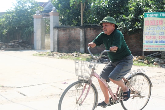 Người thương binh cụt cả hai tay với những việc phi thường