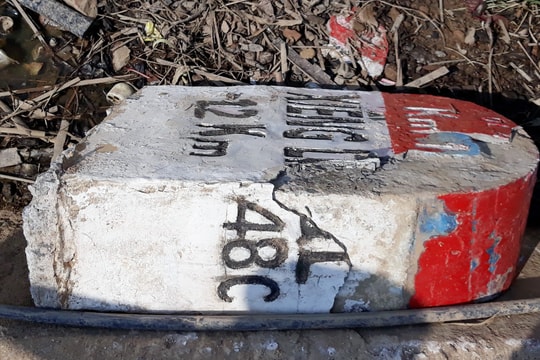 Những chỉ dẫn “đánh đố” người đi đường trên Quốc lộ 48C 