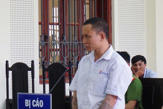 Nửa đêm đi trộm, chém hàng xóm hàng chục nhát dao