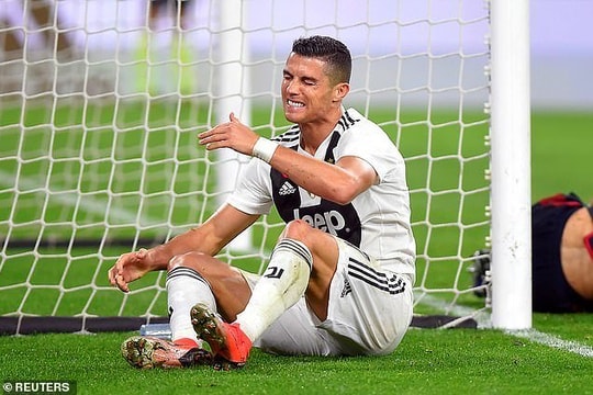 Ronaldo mất đặc quyền đá phạt ở Juventus