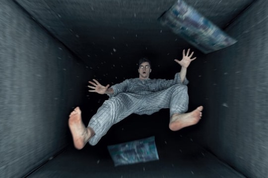 Giải mã hiện tượng con người hay giật mình khi ngủ