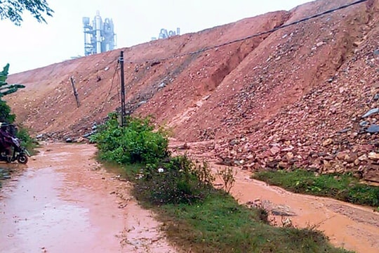 Dân sống khổ bên Nhà máy xi măng Sông Lam