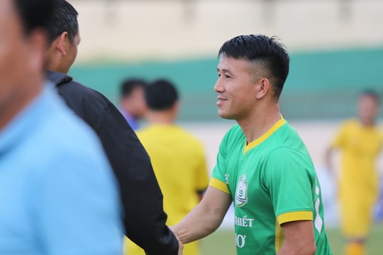 Cựu đội trưởng SLNA đi học làm thầy