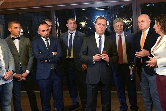 Thủ tướng Nga Medvedev: Phóng viên ảnh là nghề nguy hiểm