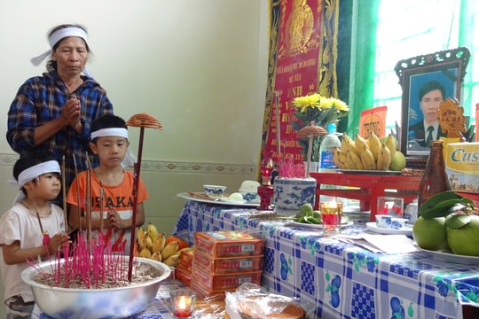 Thắt lòng 2 trẻ mồ côi cha, mẹ mắc bệnh hiểm nghèo