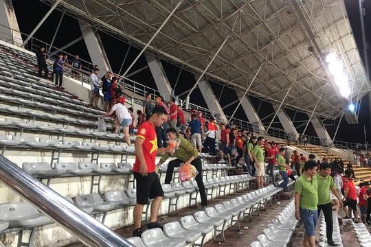 Người Lào thán phục hình ảnh đẹp về các cổ động viên Việt Nam