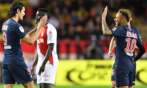 Ronaldo, Cavani, Neymar tỏa sáng trong chiến thắng còn Messi ngậm ngùi nếm thất bại