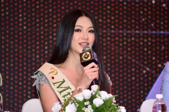 Hoa hậu Phương Khánh không được mang vương miện về Việt Nam