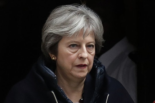 Thủ tướng Anh lộ ý đồ “vừa đấm vừa xoa” với Nga