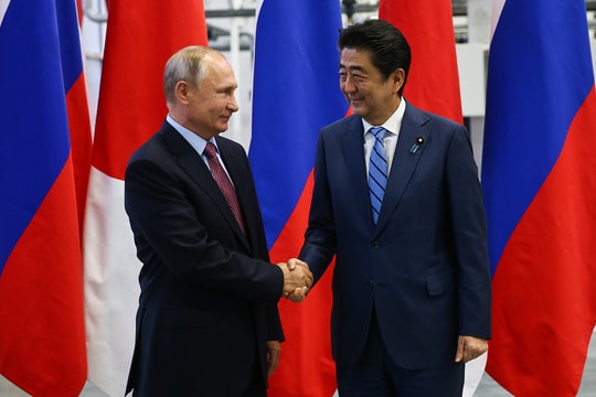 Thủ tướng Abe nóng lòng gặp Tổng thống Putin tại Singapore 