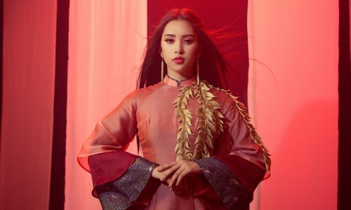 Tiểu Vy gây tranh cãi khi hát “Lạc trôi” thi tài năng Miss World