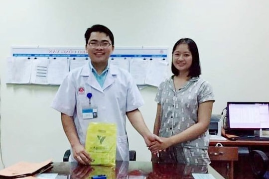 Đi thăm bệnh nhân nhặt được túi tiền, cô gái tìm người trả lại