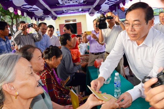 Chủ tịch Ủy ban MTTQ tỉnh dự Ngày hội Đại đoàn kết tại TX.Cửa Lò