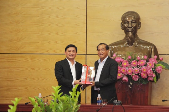 Bộ trưởng Bộ KH&ĐT Lào thăm và làm việc với UBND tỉnh Nghệ An