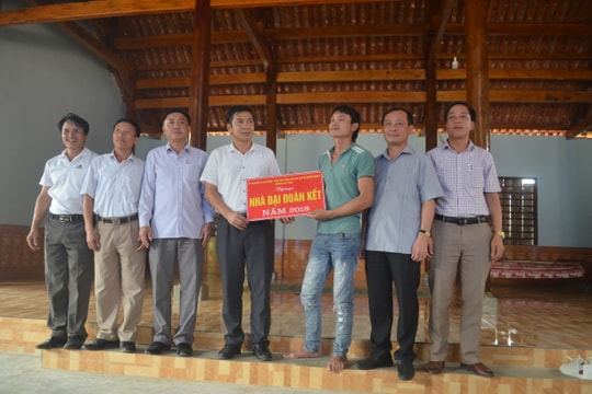 Trưởng Ban Nội chính Tỉnh ủy dự Ngày hội Đại đoàn kết ở Quỳ Châu