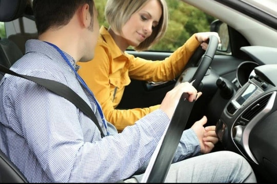 Cầm lái xe lạ cần lưu ý những điều gì?