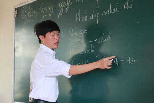 Từ chàng trai nghèo đến danh hiệu Nhà giáo tiêu biểu toàn quốc